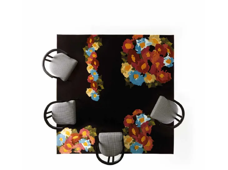 Tappeto con motivo floreale dai colori vivaci su fondo nero Art D150 di Vittorio Grifoni