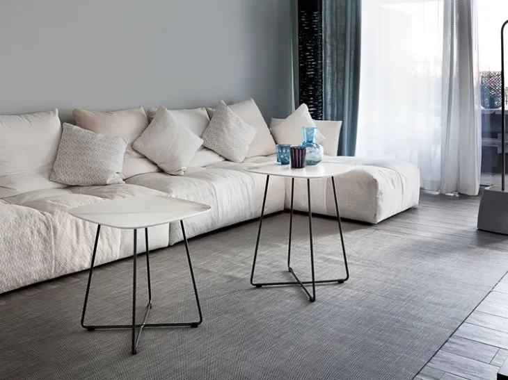 Tavolino Cross con top in ceramica e base in acciaio di Domitalia