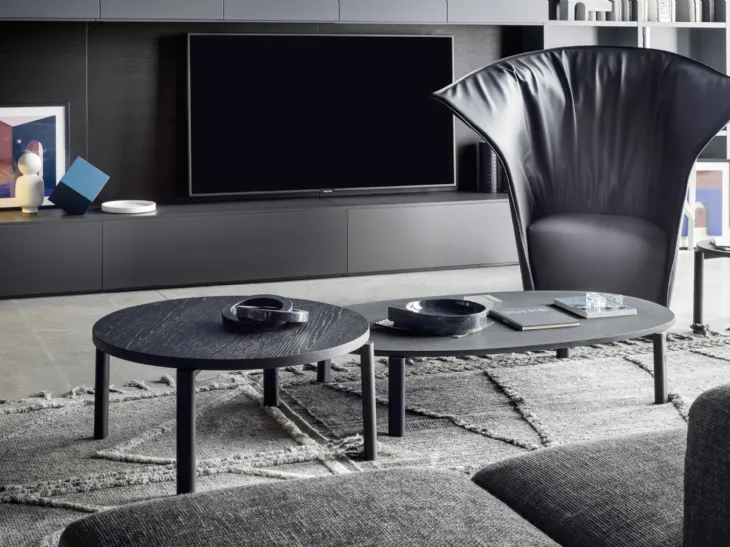 Tavolino rotondo in legno e ovale in pietra lavica Fly di Novamobili