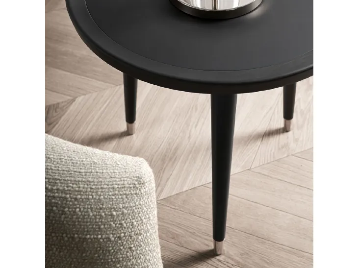 Tavolino rotondo in legno laccato con dettagli in ottone Lizzy di Tosconova