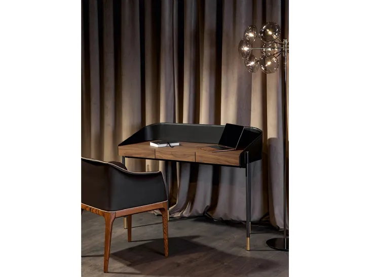 Scrittoio Ledor in legno e cuoio con base in metallo di Tonin Casa