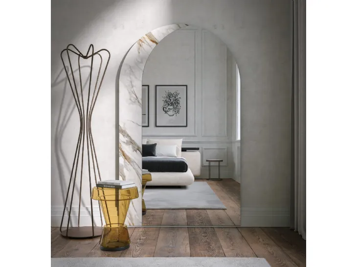 Specchiera Arké con cornice in vetro stampato di Tonin Casa