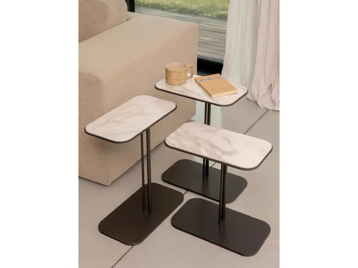 Tavolino Skyline in metallo con top in gres porcellanato di Tonin Casa