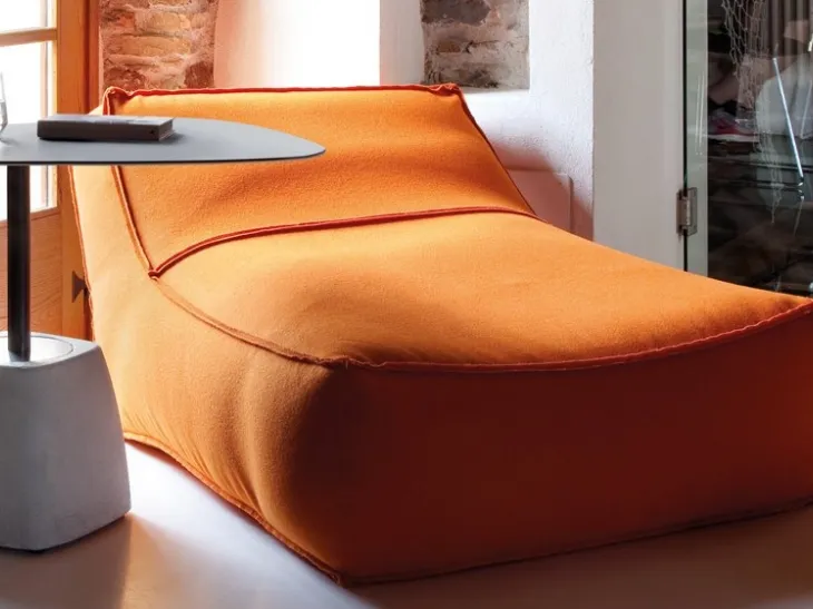Tavolino da divano in acciaio con top in laminato e base in cemento Urban-LT di Domitalia