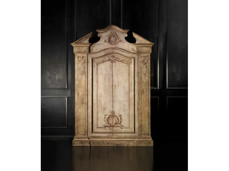 Armadio con ante battenti in legno intagliato Art 2629 di Vittorio Grifoni