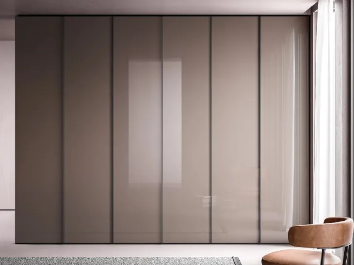 Armadio con ante battenti Kristal in vetro laccato di Dielle Modus