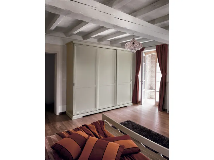 Armadio in legno laccato chiaro con ante scorrevoli Geremia di Tonin Casa