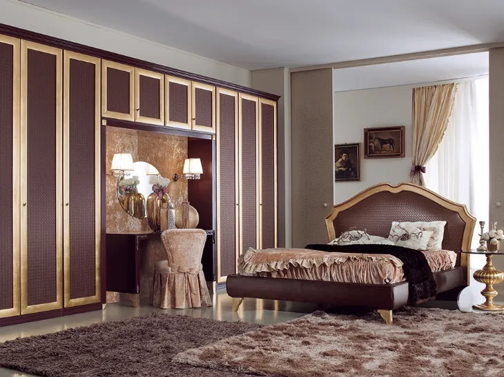 Armadio in laccato Moka con ante battenti in Ecopelle con cornice Foglia Oro M208 Nabucco di Ferretti e Ferretti