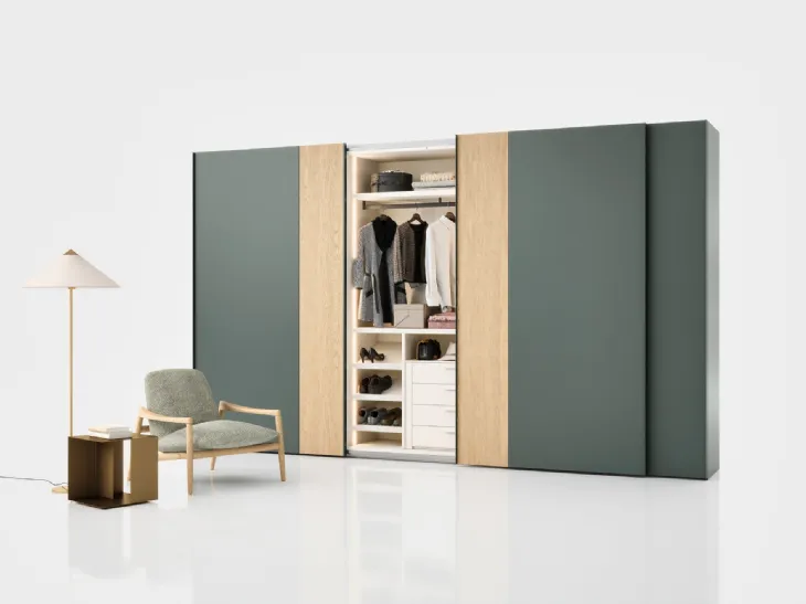 Armadio Offset con anta scorrevole di Novamobili