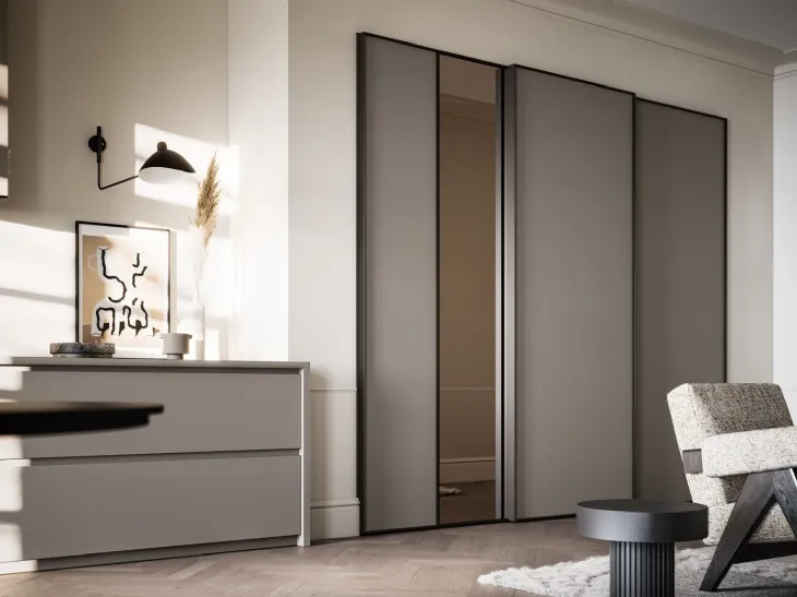 Armadio Nuit 03 in laccato opaco con inserto a specchio di SantaLucia