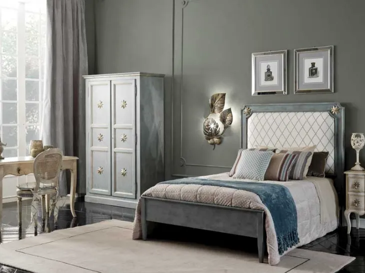 Cameretta in legno decorata con stelle argentate Stars di Vittorio Grifoni