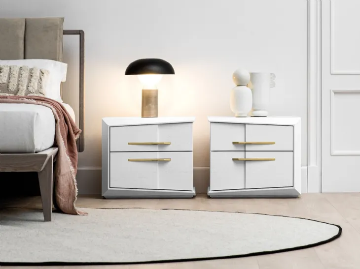 Comodino in legno laccato Elusive di Fasolin