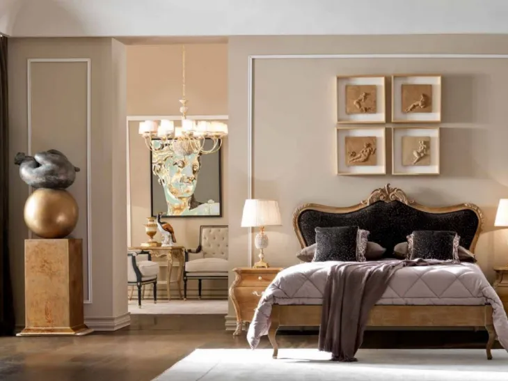 Letto classico con testiera in tessuto e legno dorato e intarsiato Art 2537 di Vittorio Grifoni