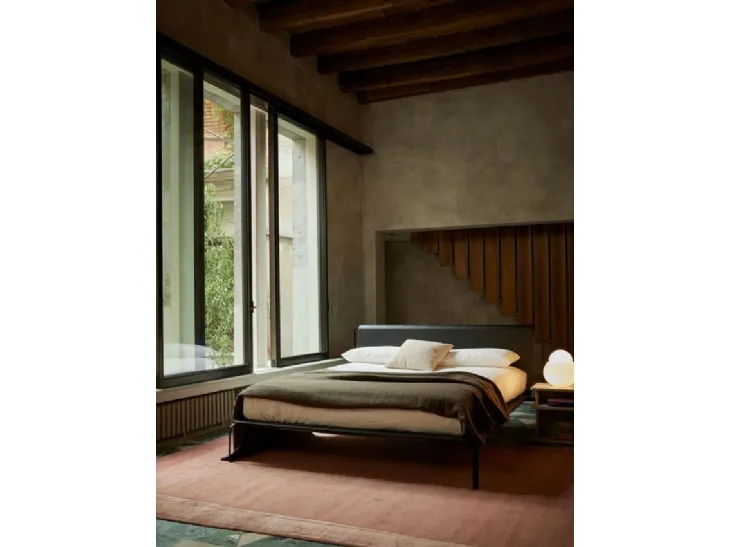 Letto in legno con testiera rivestita in pelle Bend-e-Wood di Bolzan Letti