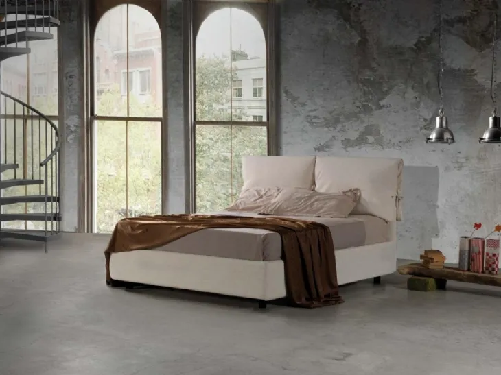 Letto in tessuto imbottito con testiera Vienna di Salvetti