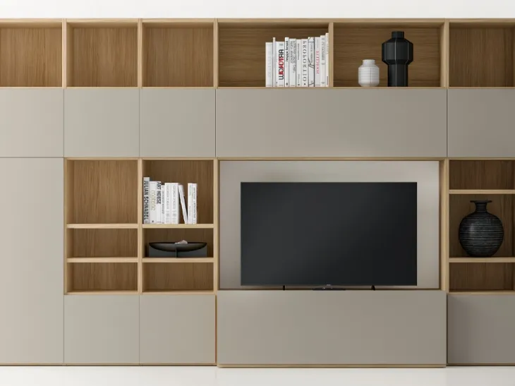 Libreria in laccato opaco e finitura Matwood Honey con vano porta TV Pratico Composizione PTG319 di SantaLucia