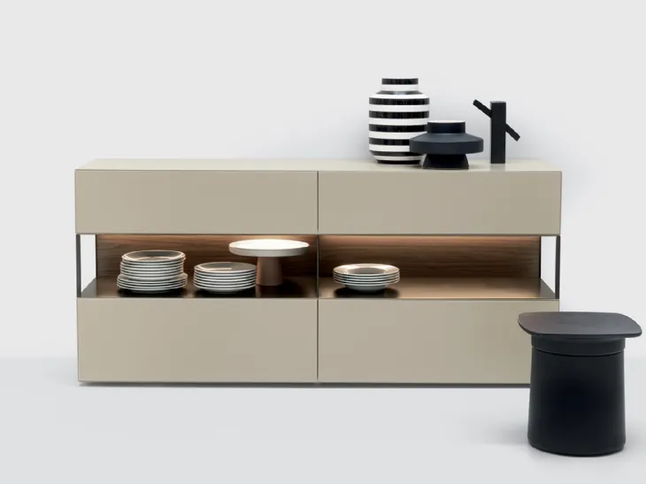 Madia in laccato opaco con elementi a giorno in rovere e metallo Avenue 04 di Md House