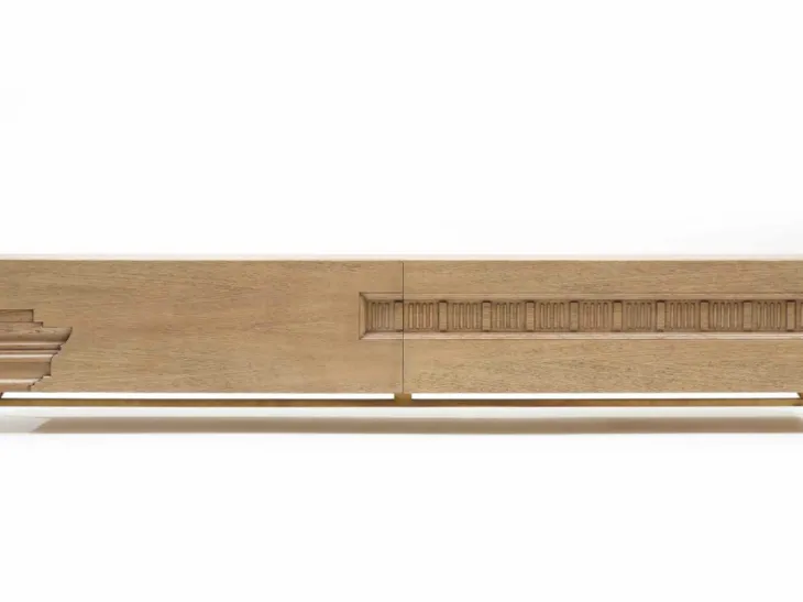 Madia in legno di rovere con elementi decorativi intagliati a mano Art B002 di Vittorio Grifoni