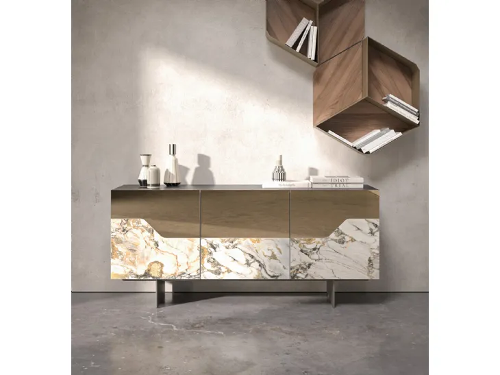 Madia Canova in legno laccato nero con ante rivestite in vetro bronzo e gres porcellanato di Tonin Casa