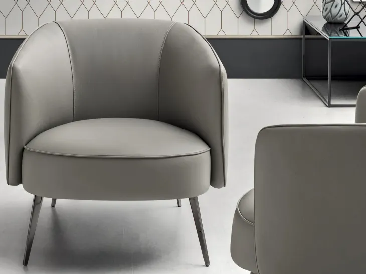 Poltroncina moderna in pelle imbottita Kelly di Gurian