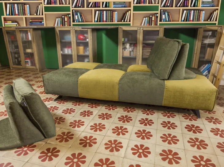 Divano lineare Bubble di Nicoletti Home