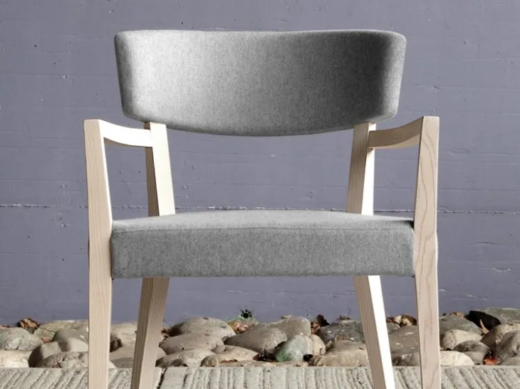 Sedia Diana in tessuto con struttura in legno di Domitalia