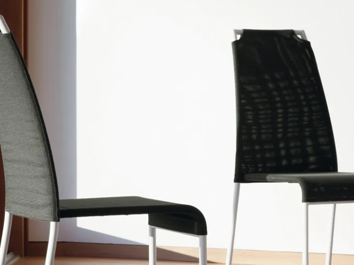 Sedia impilabile con schienale alto Cloud A in rete e acciaio di Domitalia