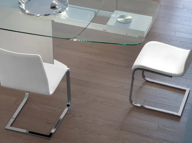 Sedia Jude in pelle con struttura in legno di Domitalia