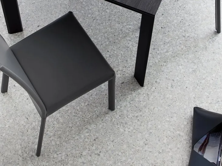 Sedia Jungle in pelle con gambe in acciaio di Domitalia