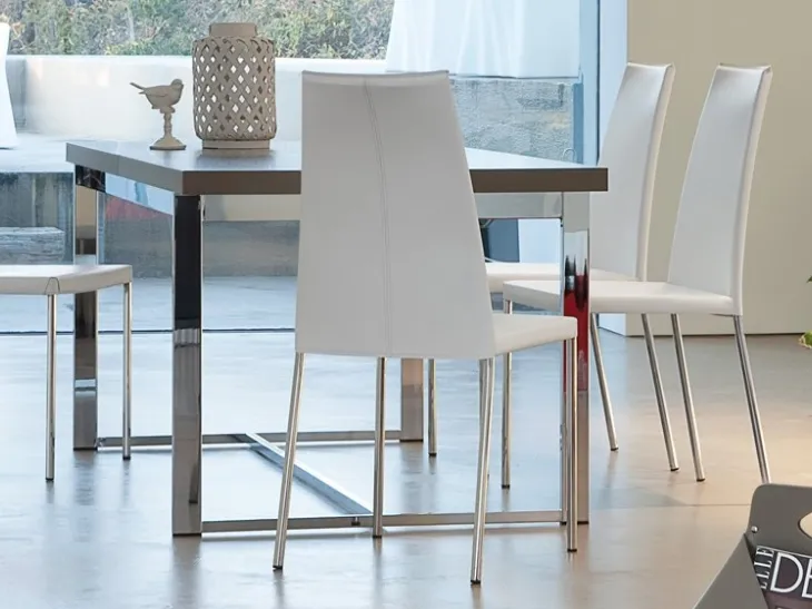 Sedia Jungle in pelle bianca con gambe in acciaio di Domitalia