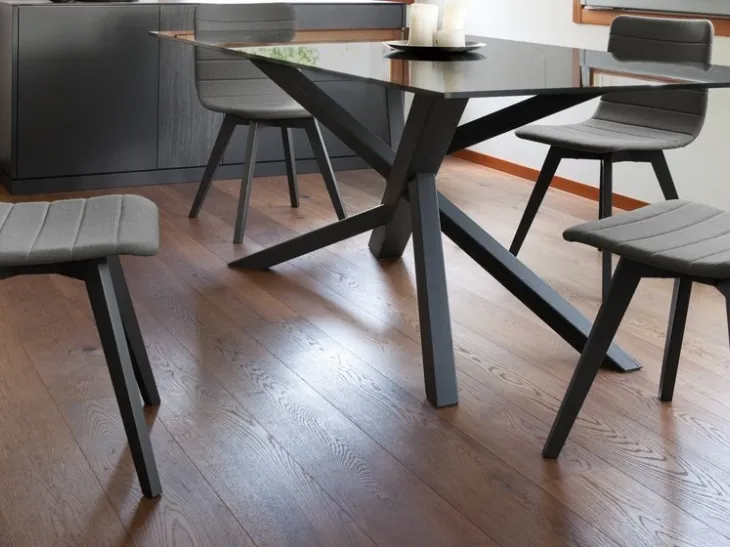 Sedia Flexa-L in tessuto con gambe in legno di Domitalia