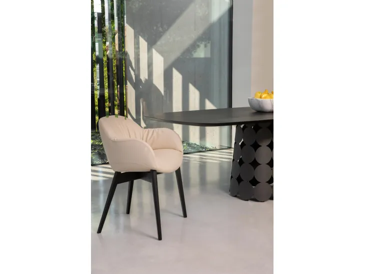 Sedia in pelle imbottita Olympia Wood di Tonin Casa