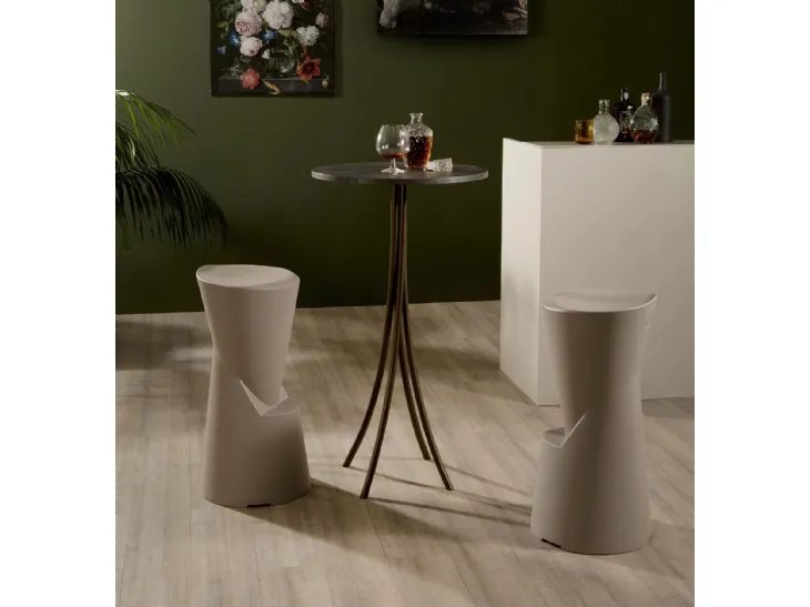 Sgabello Batik creato da un unico pezzo di polietilene di Tonin Casa