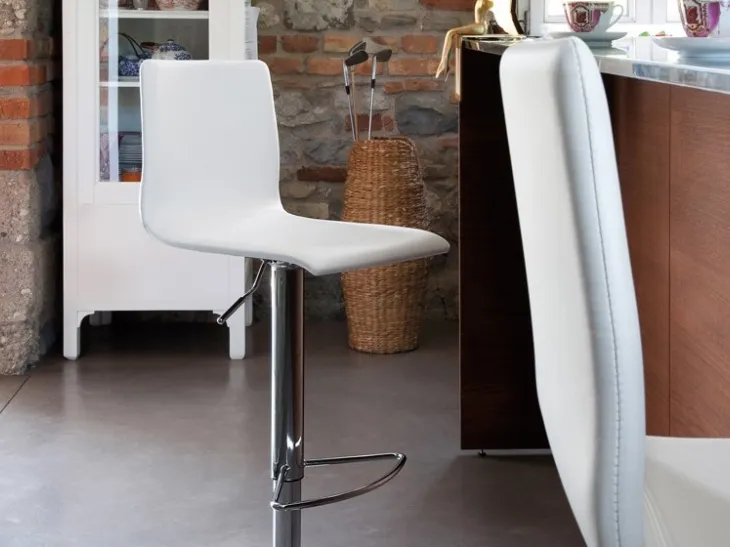 Sgabello Jude in pelle con base girevole in acciaio di Domitalia