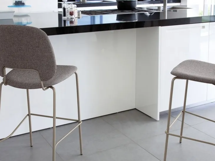 Sgabello Traffic in tessuto con struttura in acciaio di Domitalia