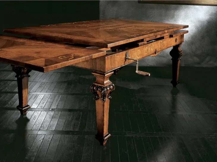 Tavolo allungabile Antiquaria Regale in legno massello con decori e intagli di Bamart