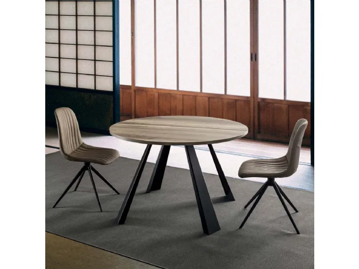 Tavolo rotondo allungabile Saturn-INO in nobilitato rovere nodato con struttura in metallo verniciato nero di La Seggiola