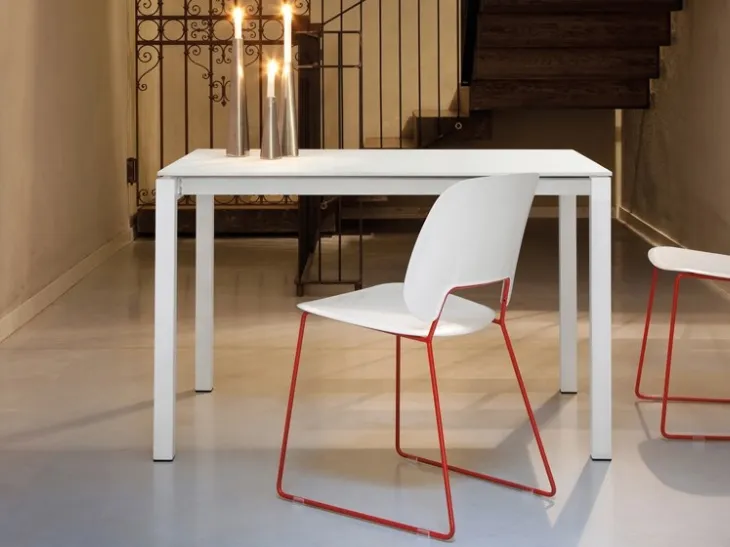 Tavolo in melaminico con gambe in acciaio verniciato Web 130 di Domitalia