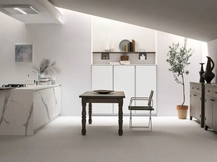 Cucina Moderna con penisola Aliant 10 in vetro e HPL di Stosa