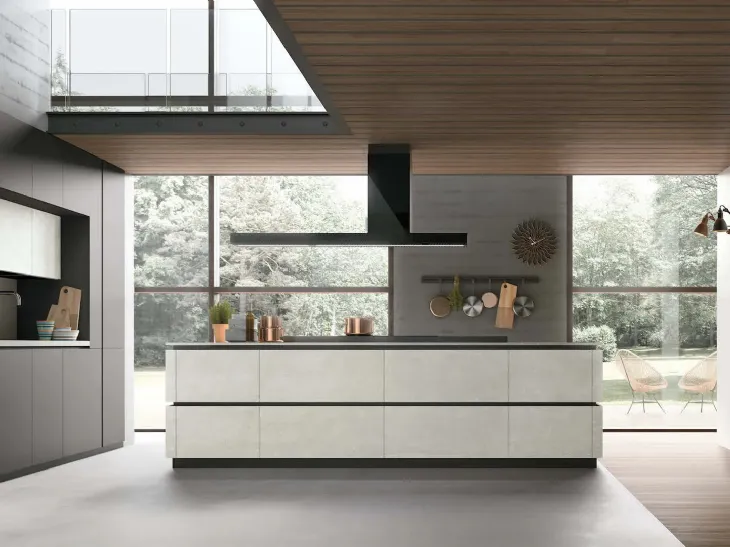 Cucina Moderna con isola Metropolis 10 in pet e materico Cemento Bianco di Stosa